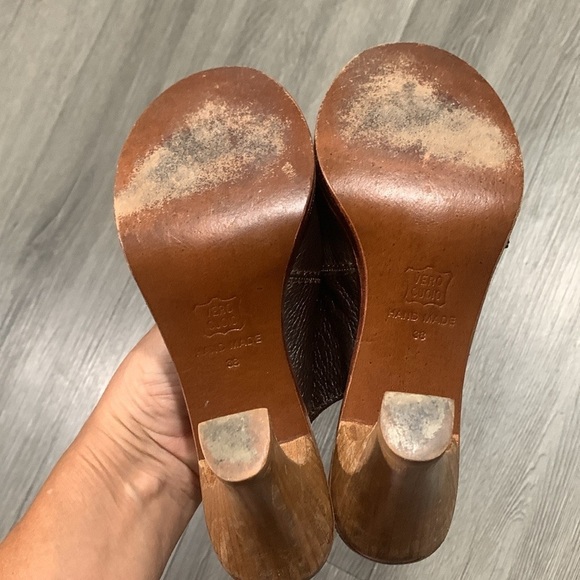 Maneesilp Handmade Deep Brown Leather Wood Heel Sandals with Gold Details - Picture 6 of 12